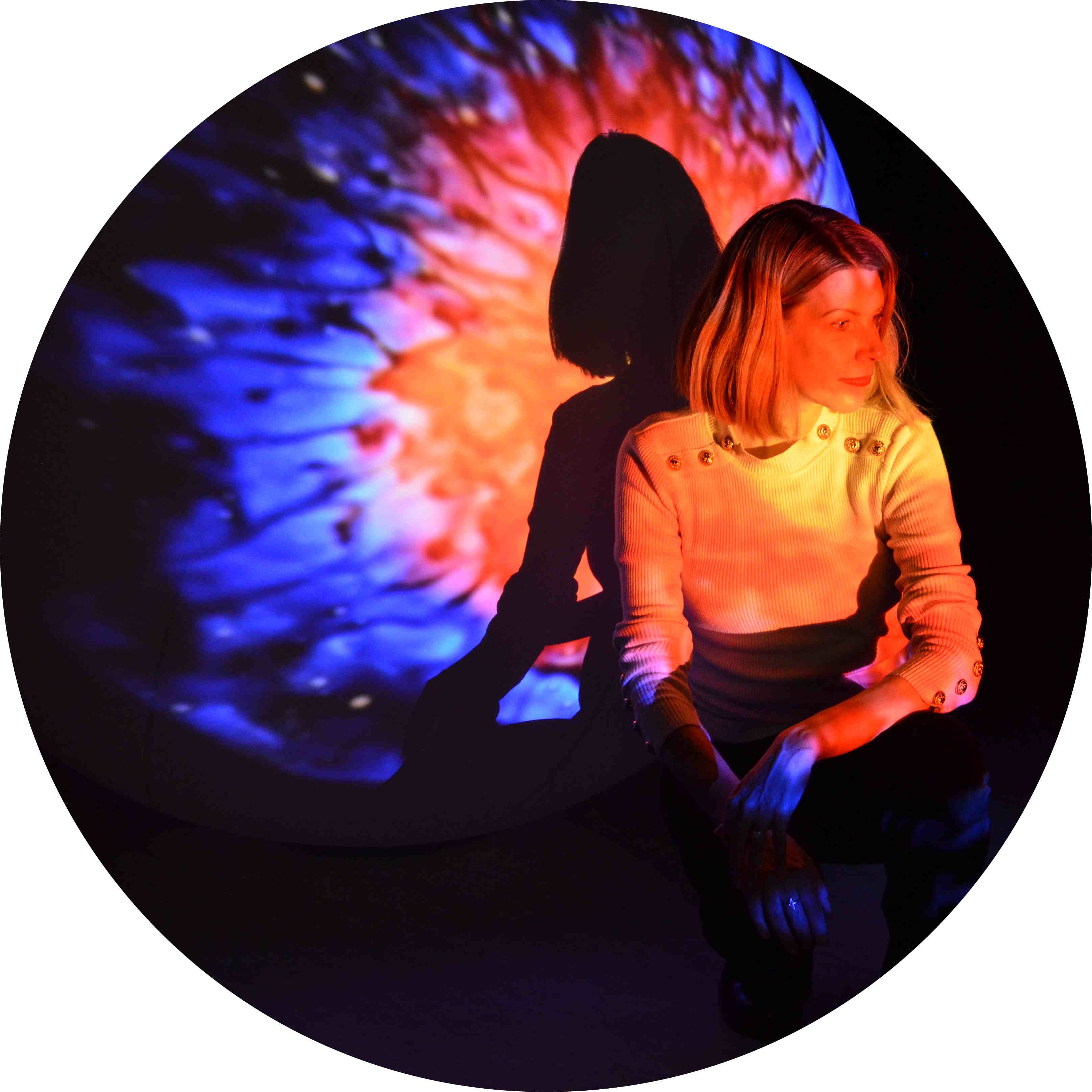 Enrico Magnani, artista contemporaneo, mostra light in the dark, un progetto tra arte e scienza
